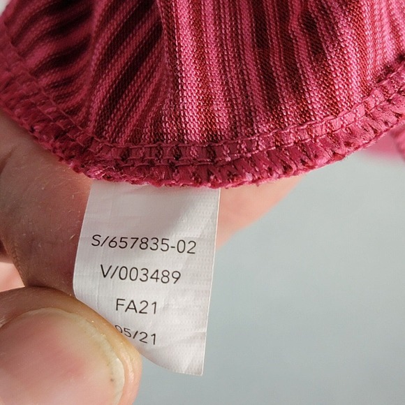 Athleta Womens Tee Cloudlight Stratus Striped Long Sleeve Athletic Size M - Picture 7 of 8